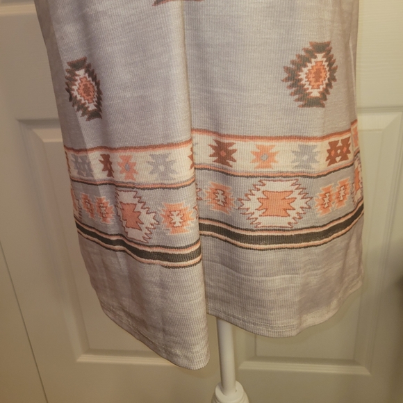 NWOT Aztec Print Ribbed Grey Peach Tank Top - Picture 6 of 7
